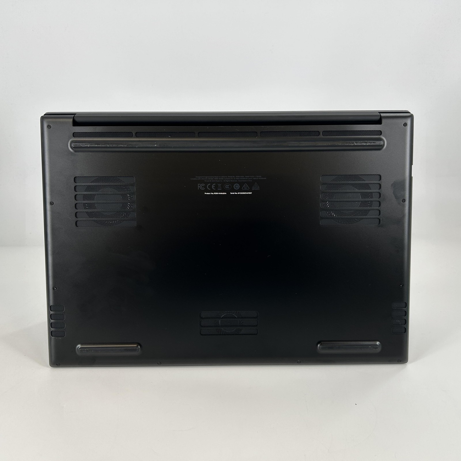 Razer Blade 18 240Hz QHD+ i9-13950HX 64GB 1TB SSD RTX 4090 – VAPOR CHAMBER ISSUE