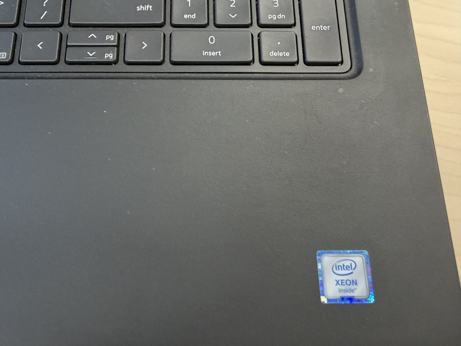 Dell Precision 7750 17.3″ FHD | Xeon W-10855M | 32GB | 1TB NVMe | Quadro RTX 400