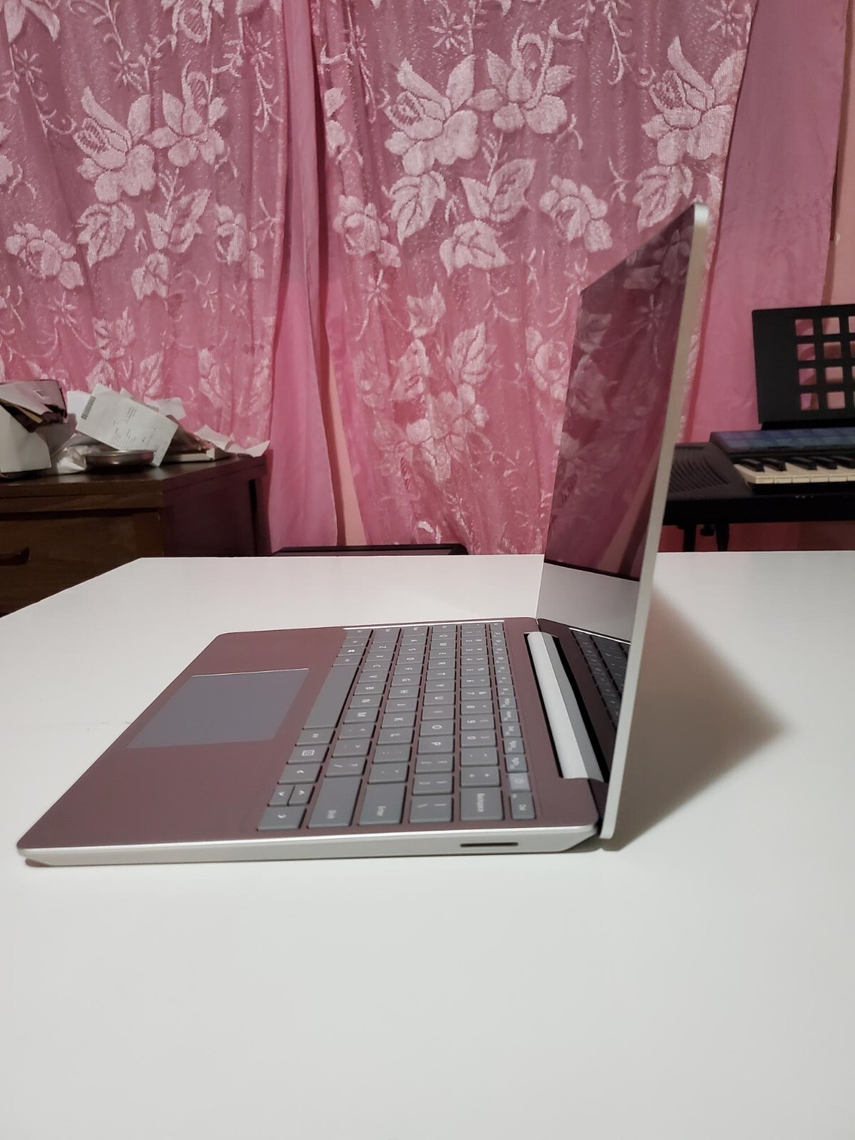 Microsoft Surface Laptop Go 12.4″ Touchscreen (256GB SSD, Intel Core i5-1035G1,