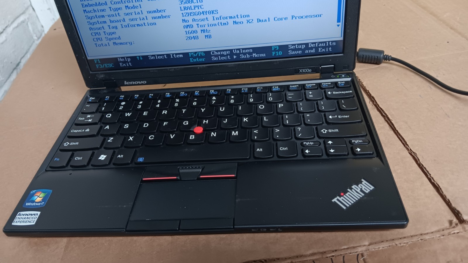 Lenovo Thinkpad X100e Laptop AMD Turion Neo X2 Dual core 11.6-inch LCD Screen