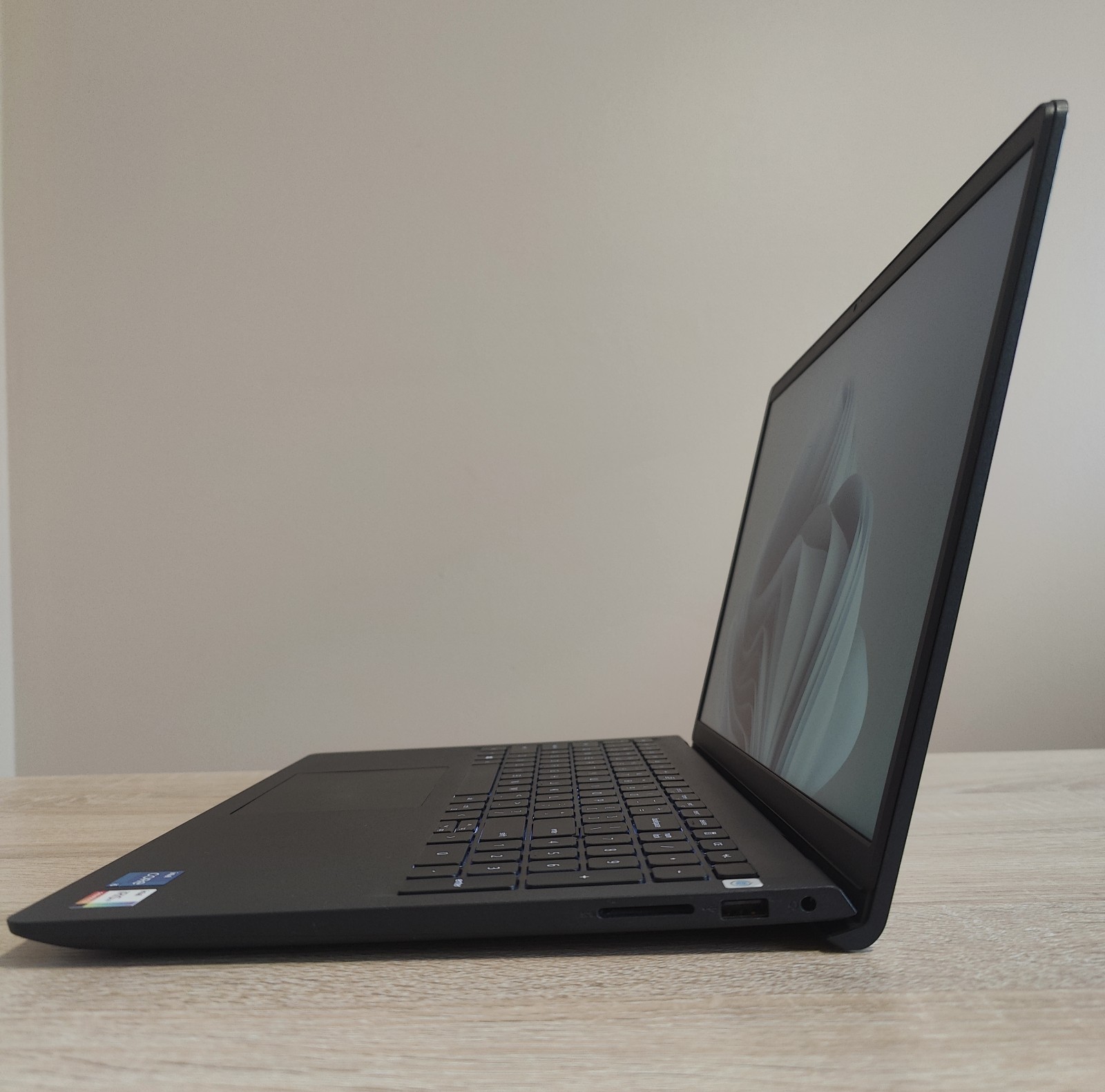 Dell Inspiron 15 3511 i5-1135G7 16GB 238GB SSD Iris Xe 15.6″ Win11 Home Black
