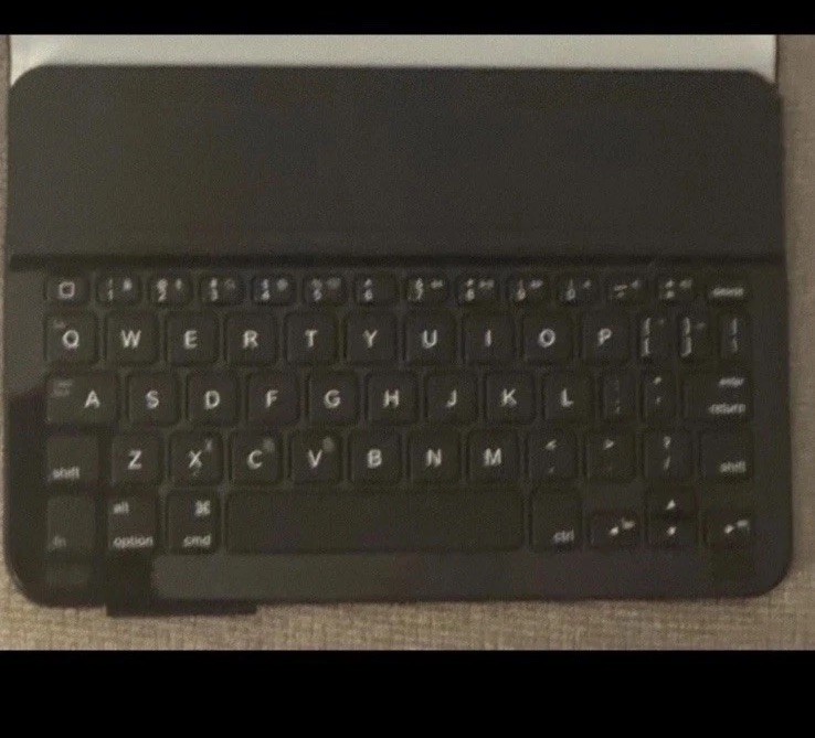 Apple iPad mini 2 Tablet 16GB 7.9in Wi‑Fi iOS + Logitech Keyboard Case Bundle