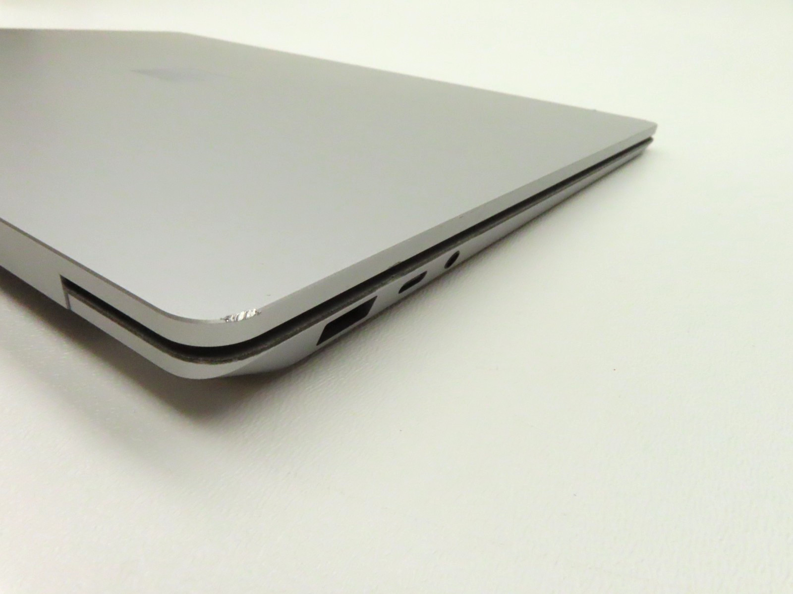 Microsoft Surface Laptop 5 1950 13.5″ Intel i5-1235U 1.3GHz 8GB RAM 256GB SSD