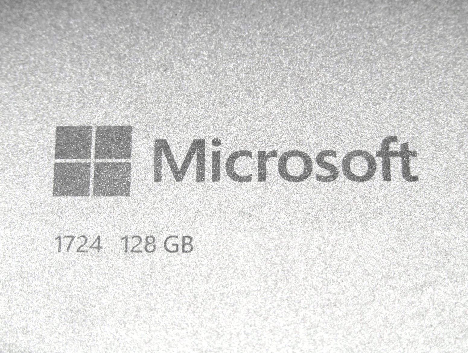 Microsoft Surface Pro 4 1724 2-in-1 12.3″ | Core i5-6300U | 4GB | 128GB SSD