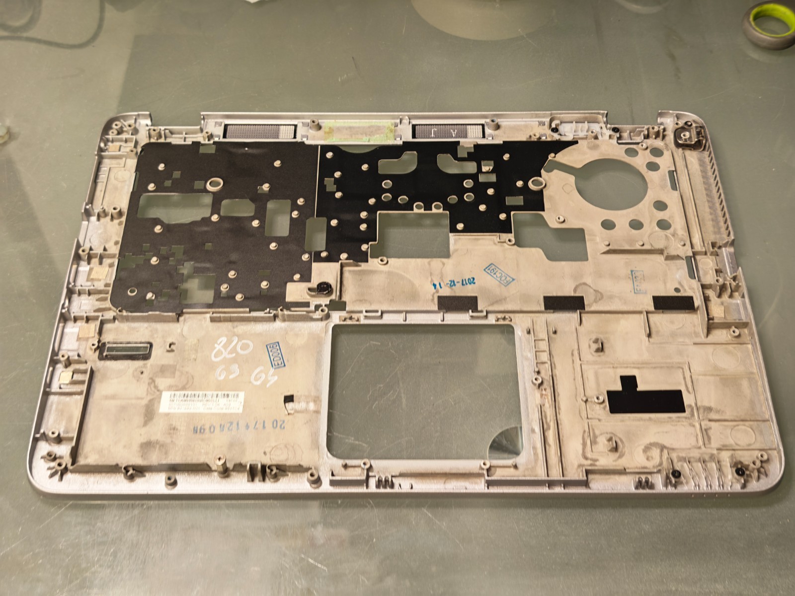 HP 820 G3 G4 725 G3 PALMREST TOP BODY 6070B0886101 #