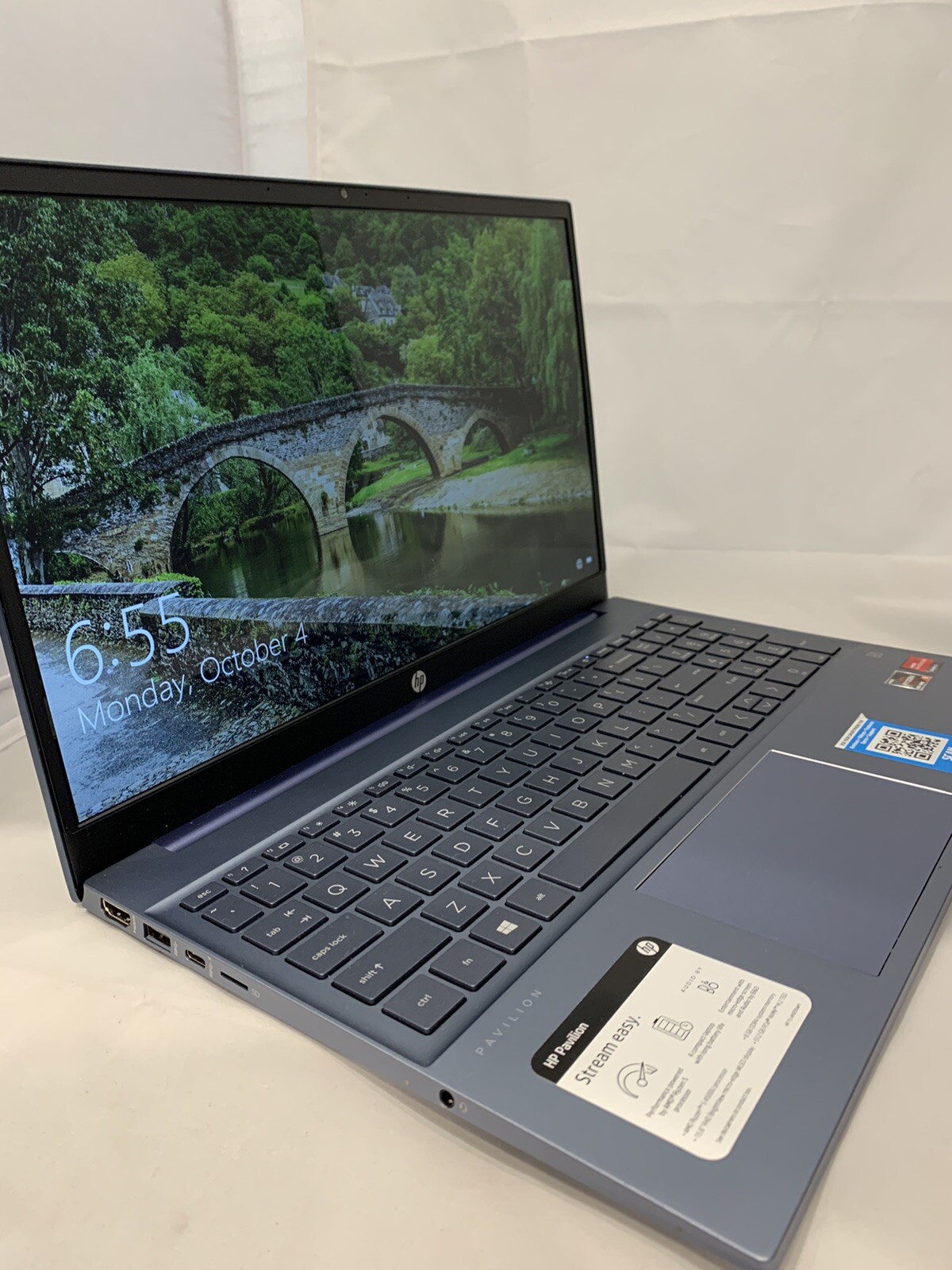 HP Pavillion 15 15-eh0050wm 15.6 inch 103456-1 JE