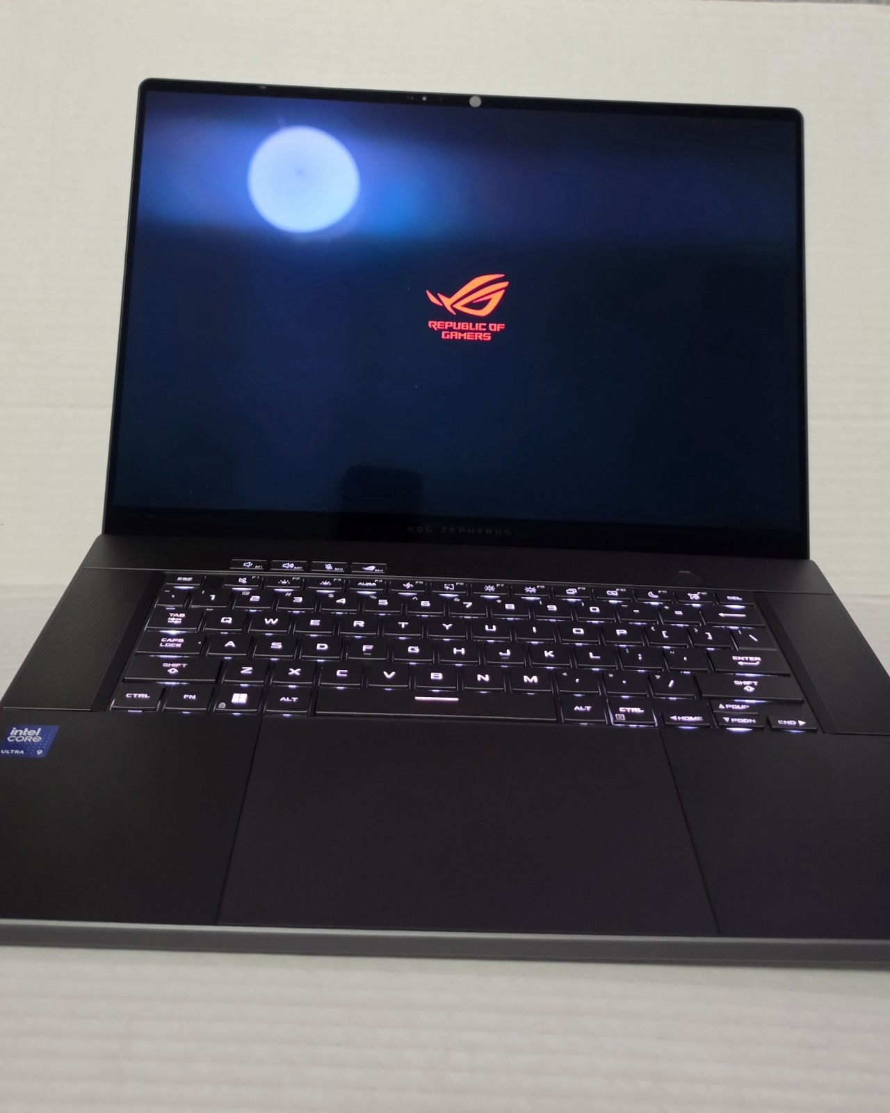 ASUS ROG Zephyrus G16 OLED RTX 4070 240Hz – Intel Ultra 9, 16GB RAM, 1TB SSD