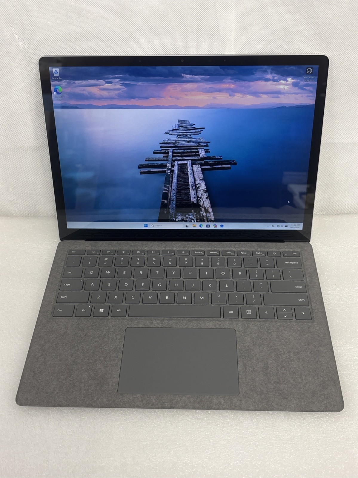 Microsoft Surface Laptop 4 13.5″ (256GB SSD, AMD Ryzen 5, 16GB) Platinum *Read*