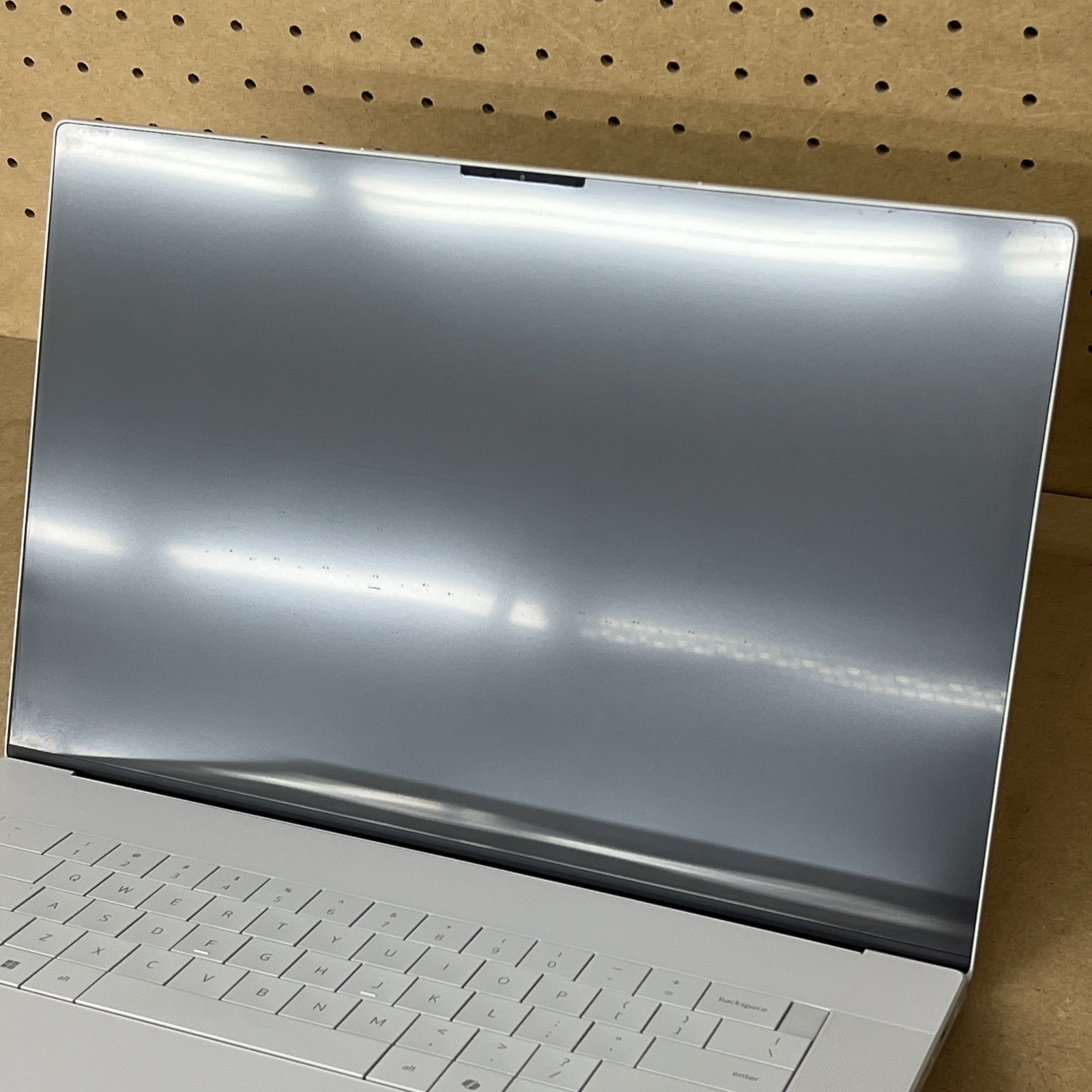 Dell XPS 16 9640 Ultra 9 185H 64GB Ram 2TB GeForce RTX 4060 – Good *Bright Spots