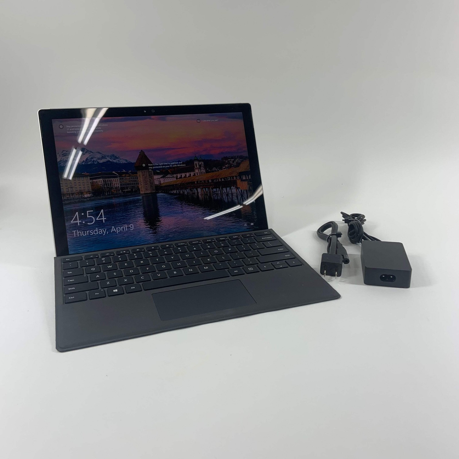 Microsoft Surface Pro 8 1724 13″ m3-6Y30 1.5GHz 4GB RAM 256GB SSD