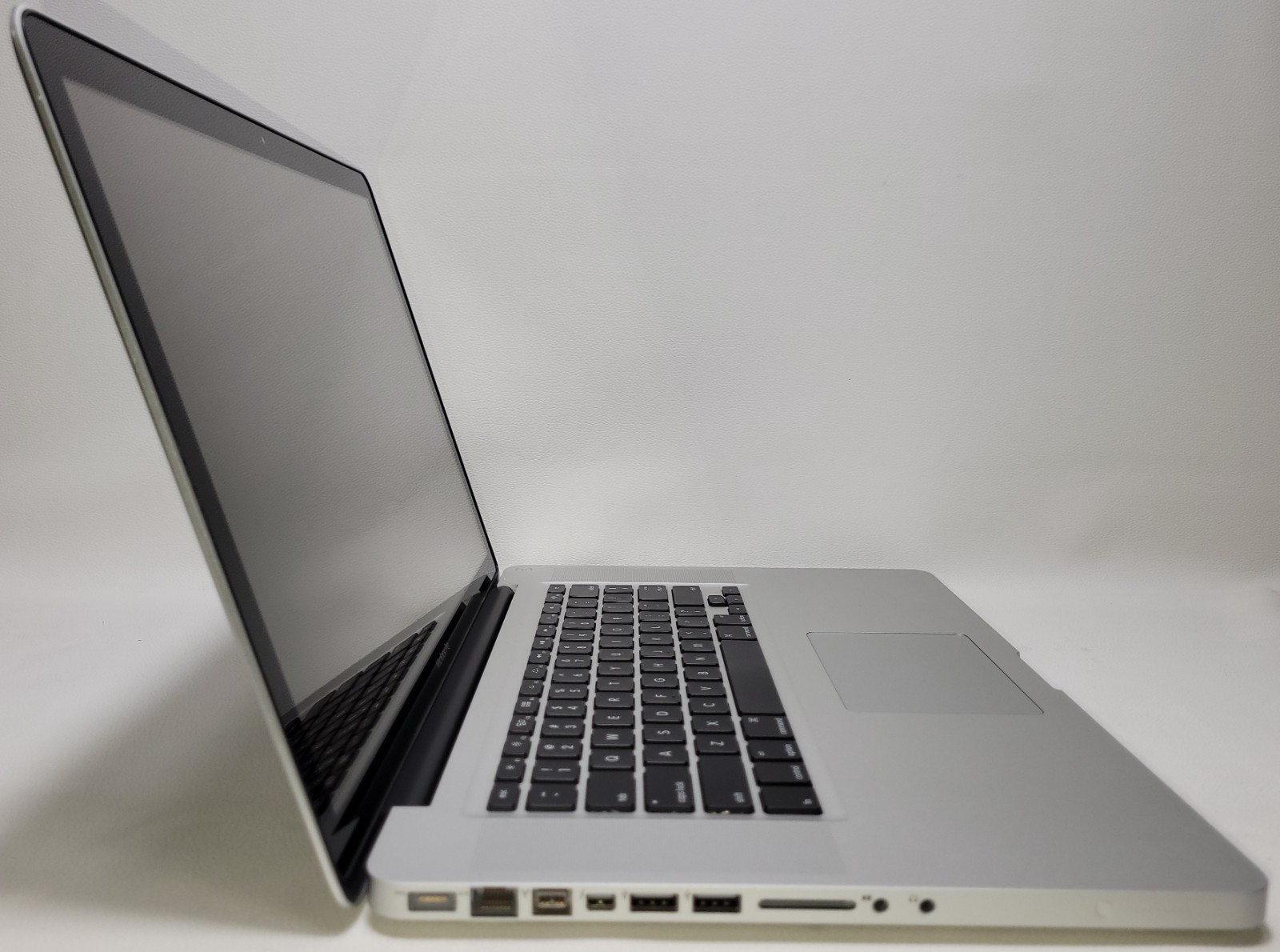 Macbook Pro A1286 i7-3615QM 16GB 500GB ADAPTER (UID CI6E774EDC)