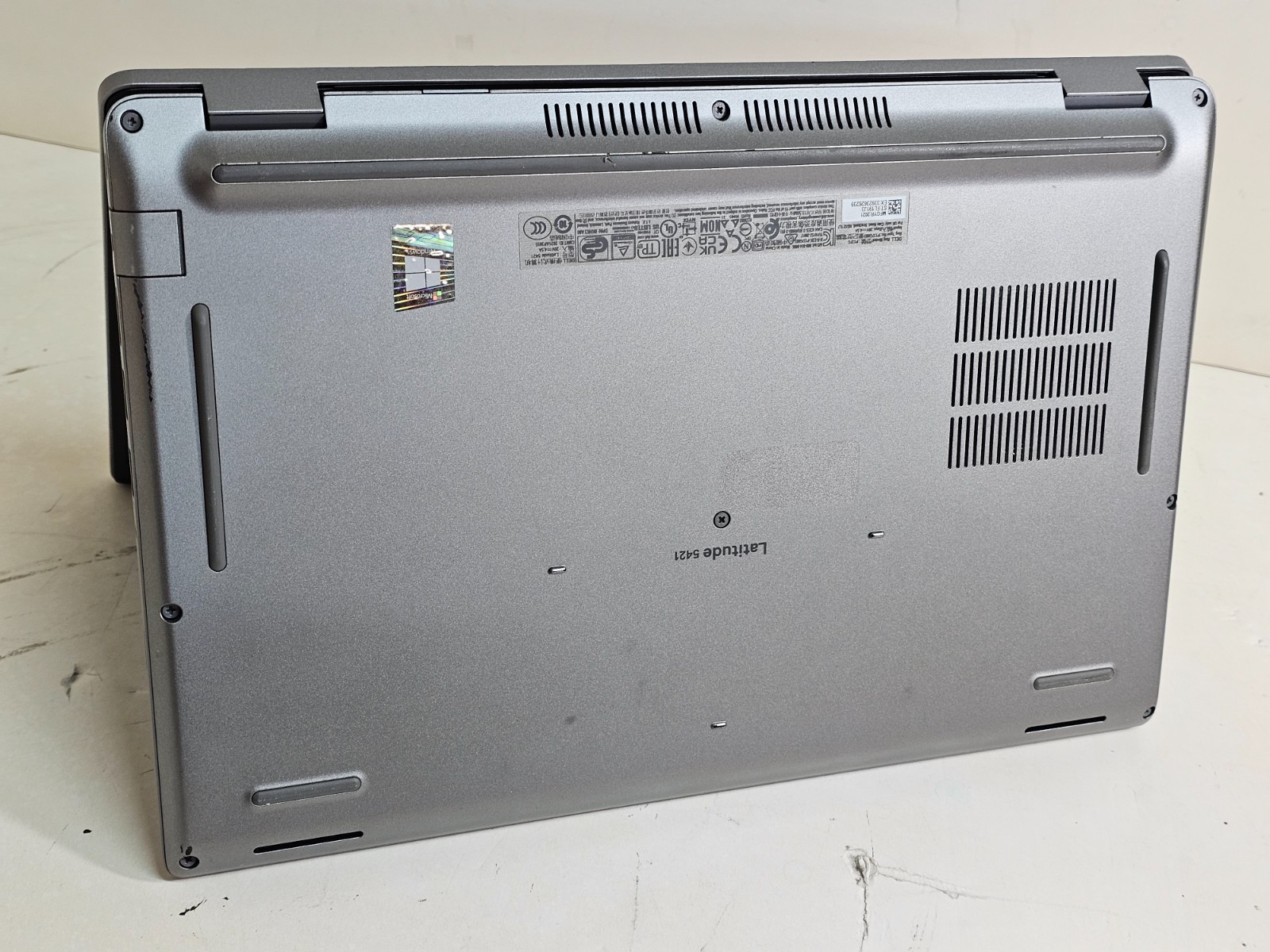 Dell Latitude 5421 Laptop – 2.5 GHz i7-11850H 16GB 512GB SSD Webcam 14″