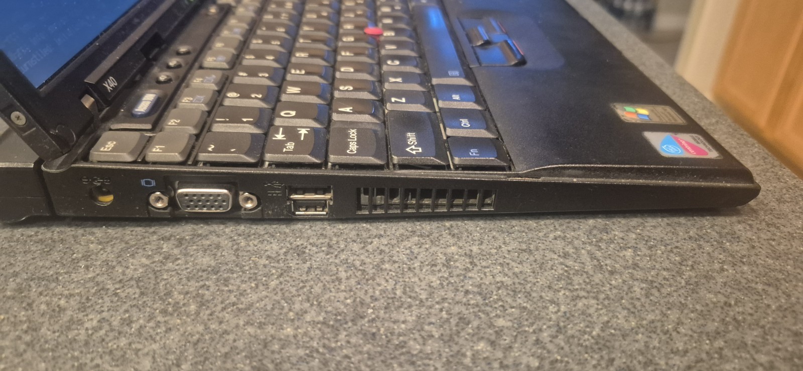 IBM ThinkPad X40 12.1 Pentium M 1.50GHz Linux 40GB HDD Charger WITH X4 Ultrabase