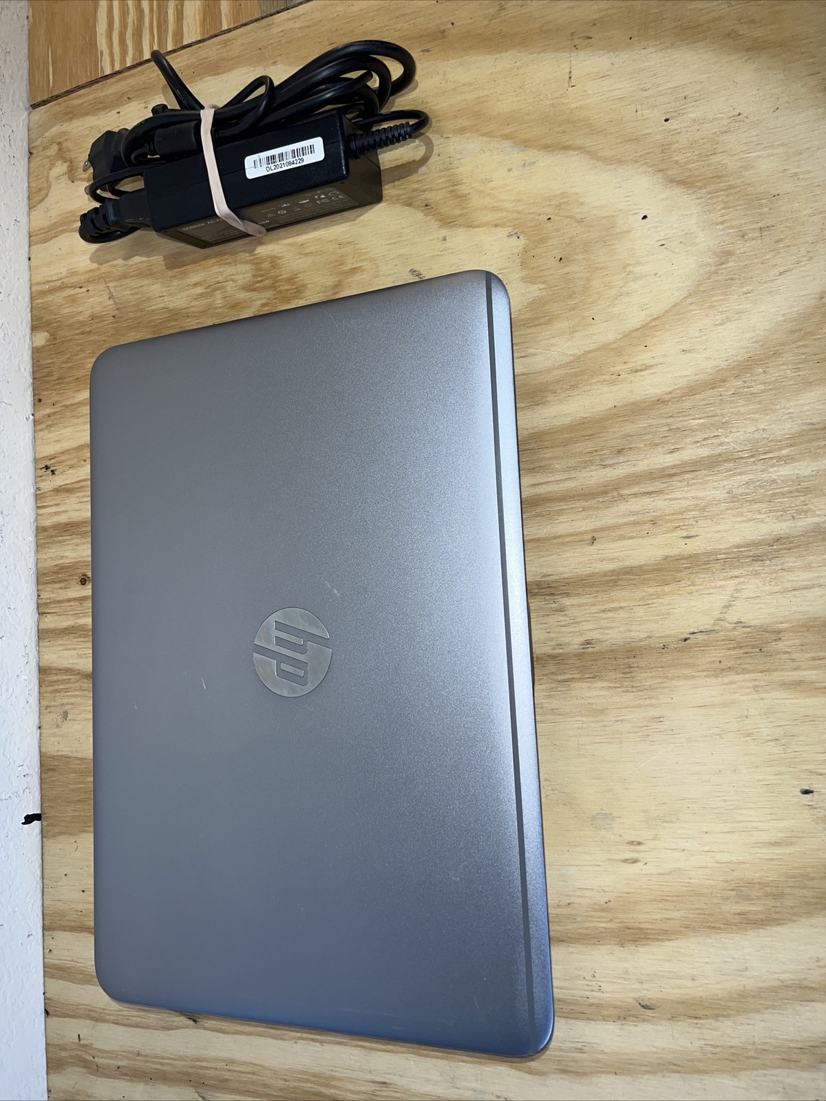 HP EliteBook Folio 1040 G3 14″ Core i5-6300u 256GB SSD 8GB RAM Win 10 .Office19