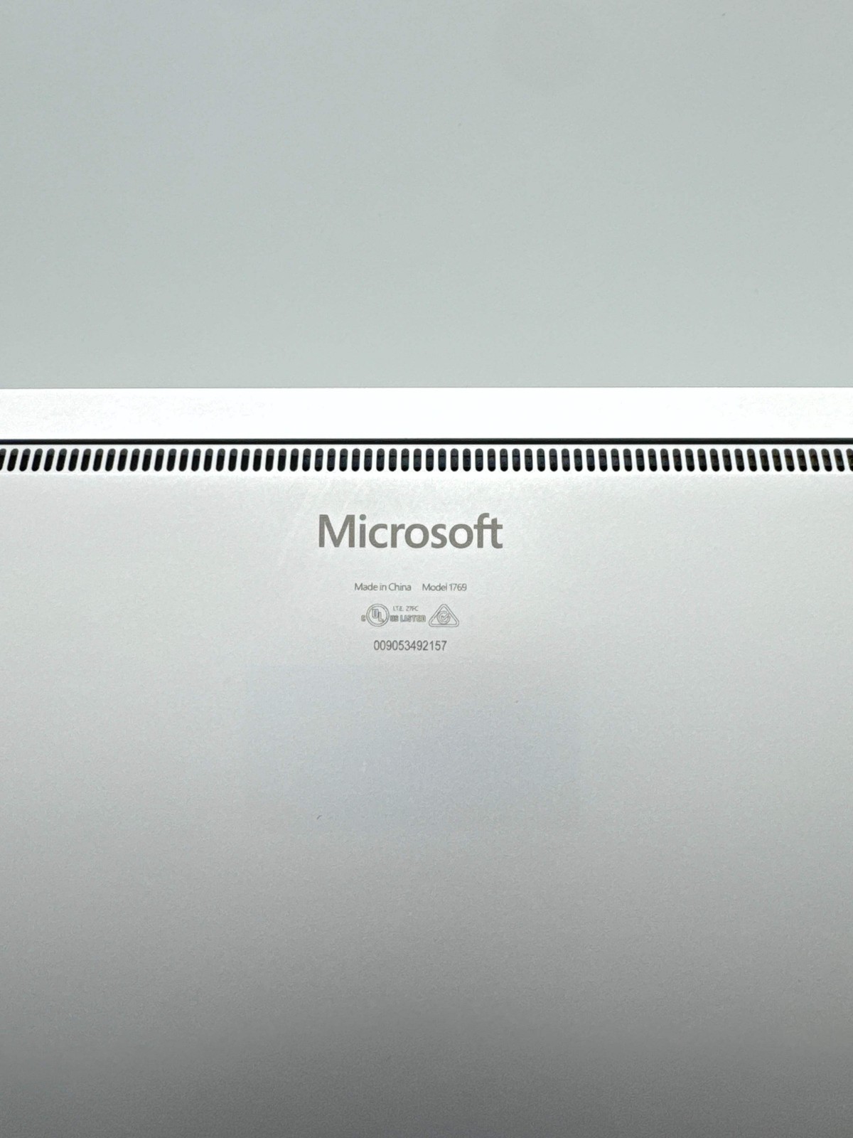 Microsoft Surface Laptop 2 1769 Core i5 8GB 256GB Platinum – Service Battery