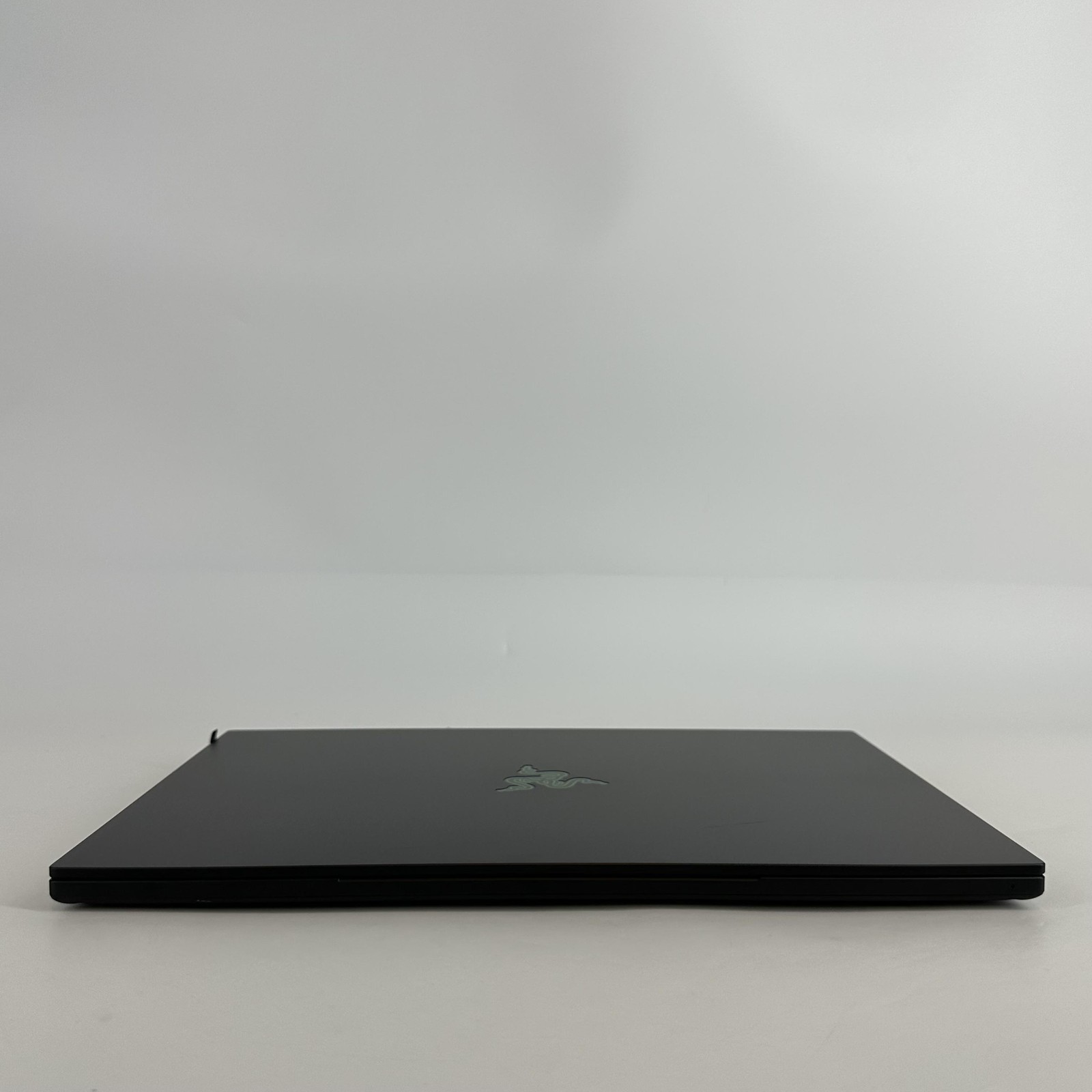 Razer Blade 16 240Hz QHD+ 2026 2.1 GHz Ultra 9 386H 64GB 2TB SSD NVIDIA RTX 5090