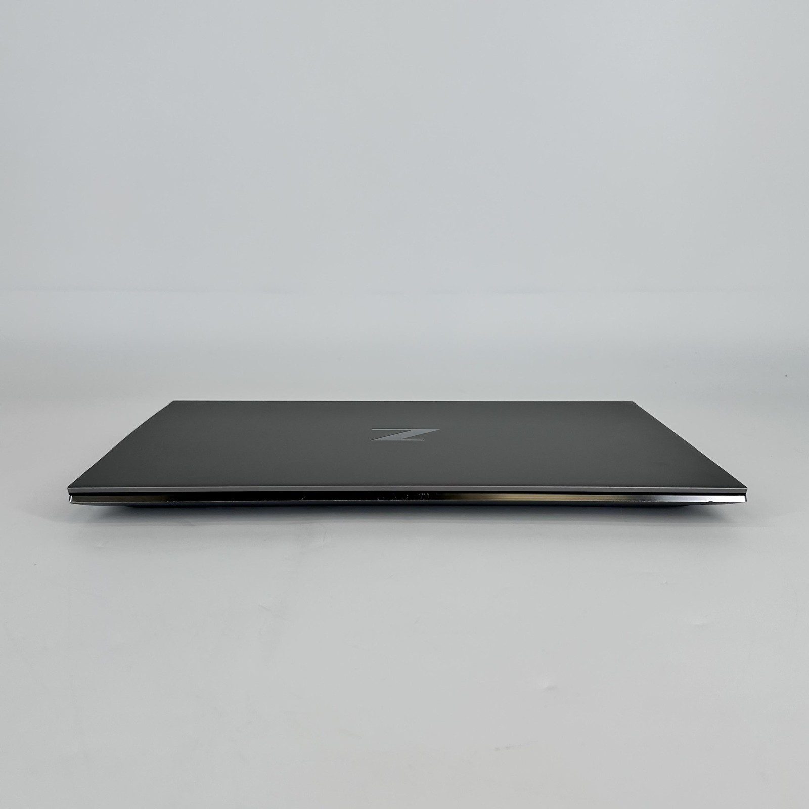 HP ZBook Studio 15 G8 FHD i7-11850H 2.50GHz 32GB 1TB SSD RTX A2000 White Spot