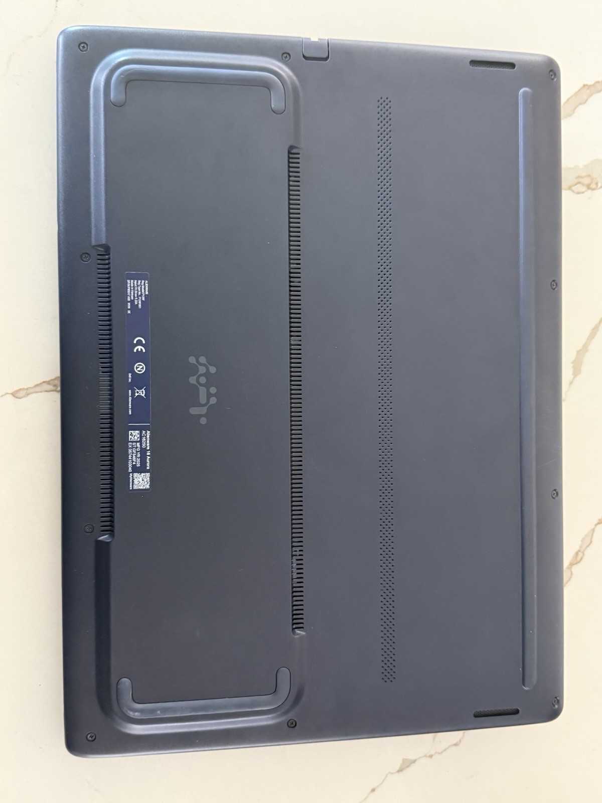 Alienware 16 Aurora Gaming Laptop, Excellent Condition, RTX 5060,Extras Included