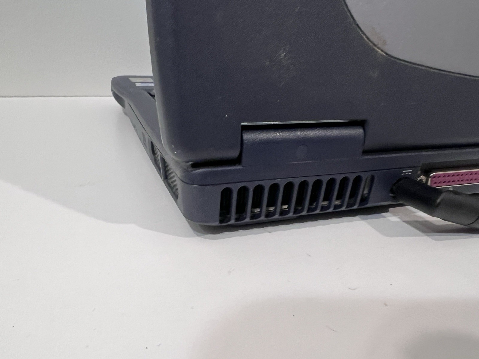 HP Pavilion Pavilion zt1000, WinXP, Pentium 3, S3 AGP, 30GB HDD- No Speakers