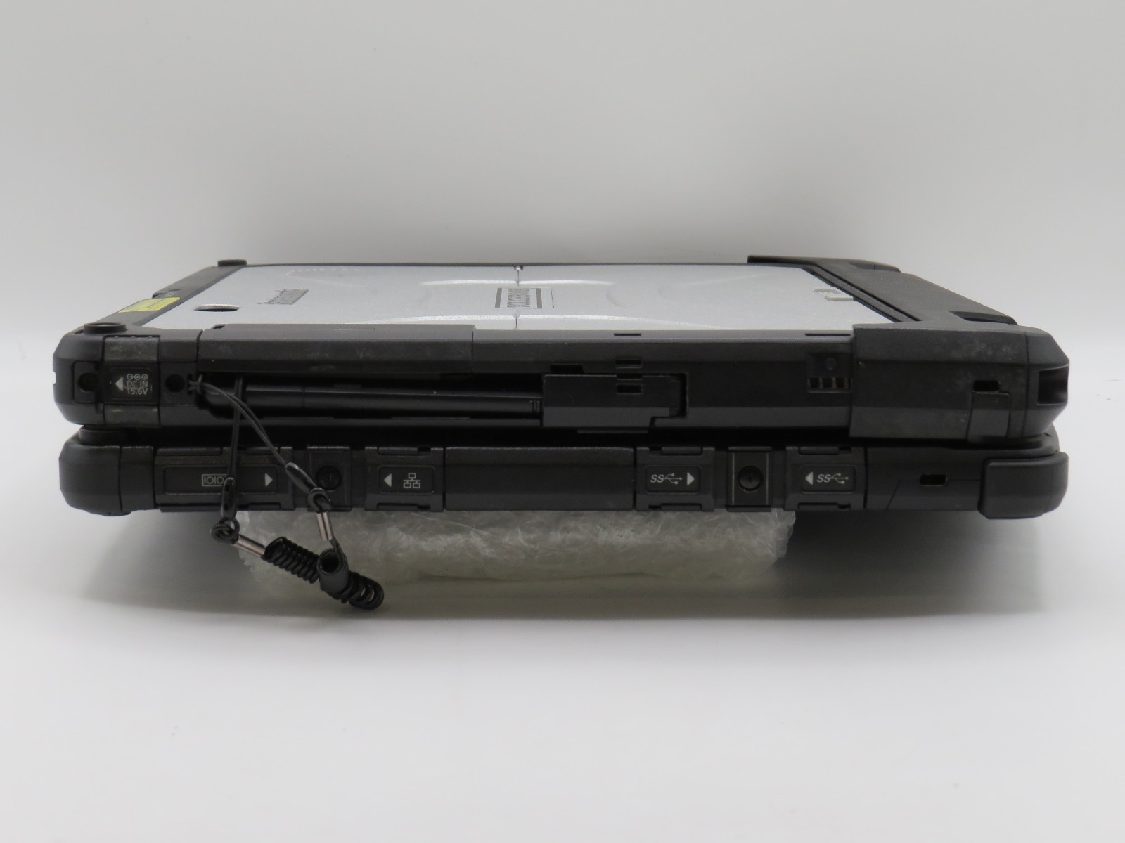 Panasonic CF-33 Toughbook | i7-7600U@2.8 | 16/256GB SSD | 12″ Touch | No OS/AC
