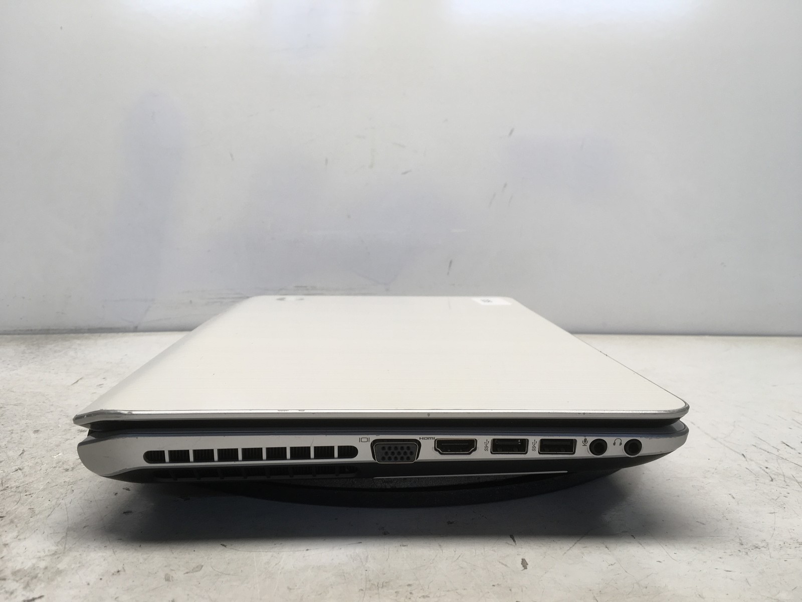 HP Envy DV4-5213CL Intel i5-3210M 2.5GHz 4 GB NO HDD No Batt