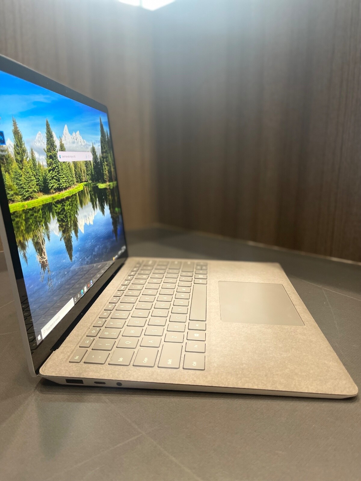 Microsoft Surface Laptop 5 13.5” Touch (256GB SSD, Intel Core i5 12th Gen.,…