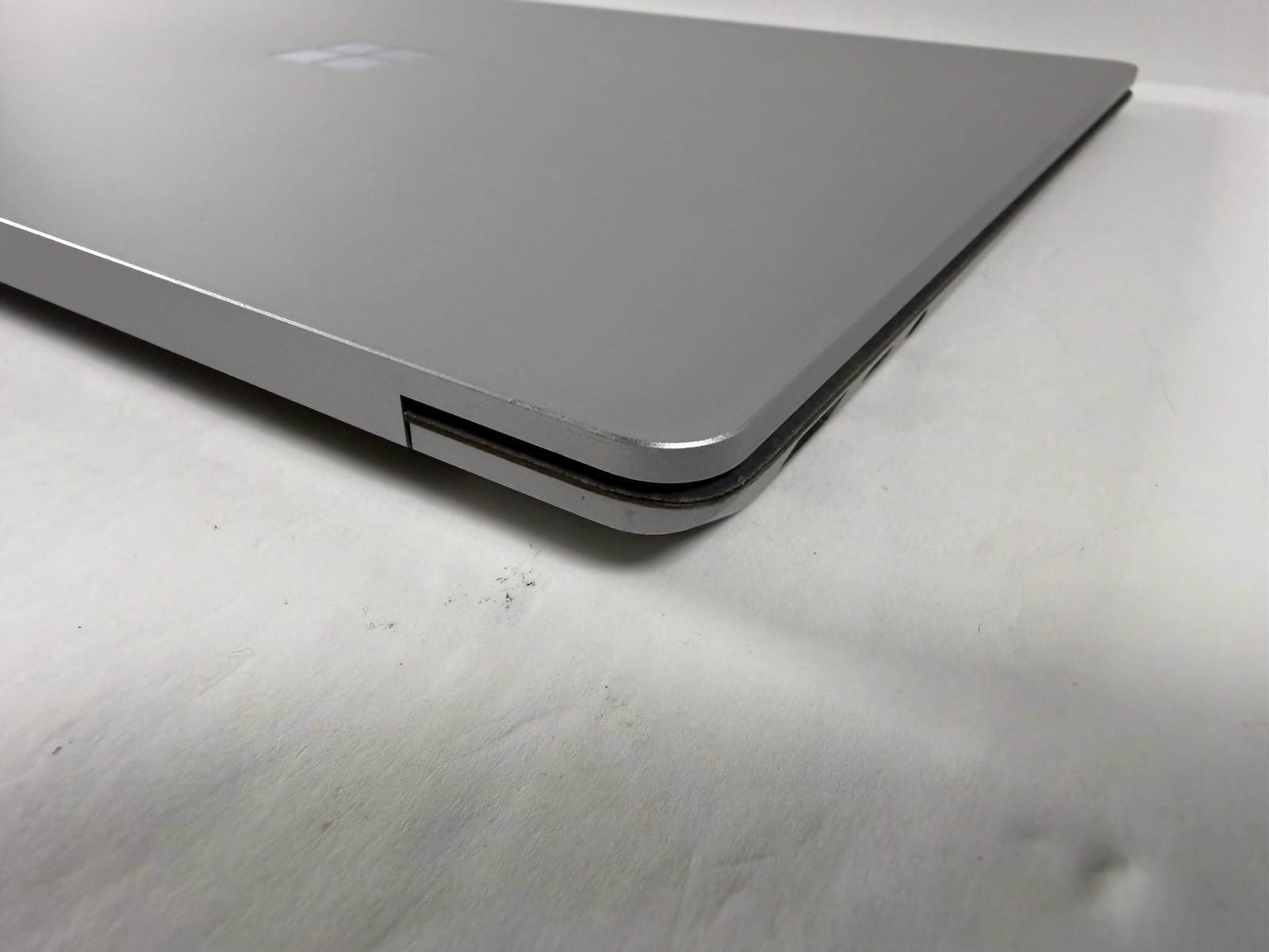 Microsoft Surface Laptop 5 13.5” 1950 Intel Core i7-1265U 16GB RAM 512GB NVME