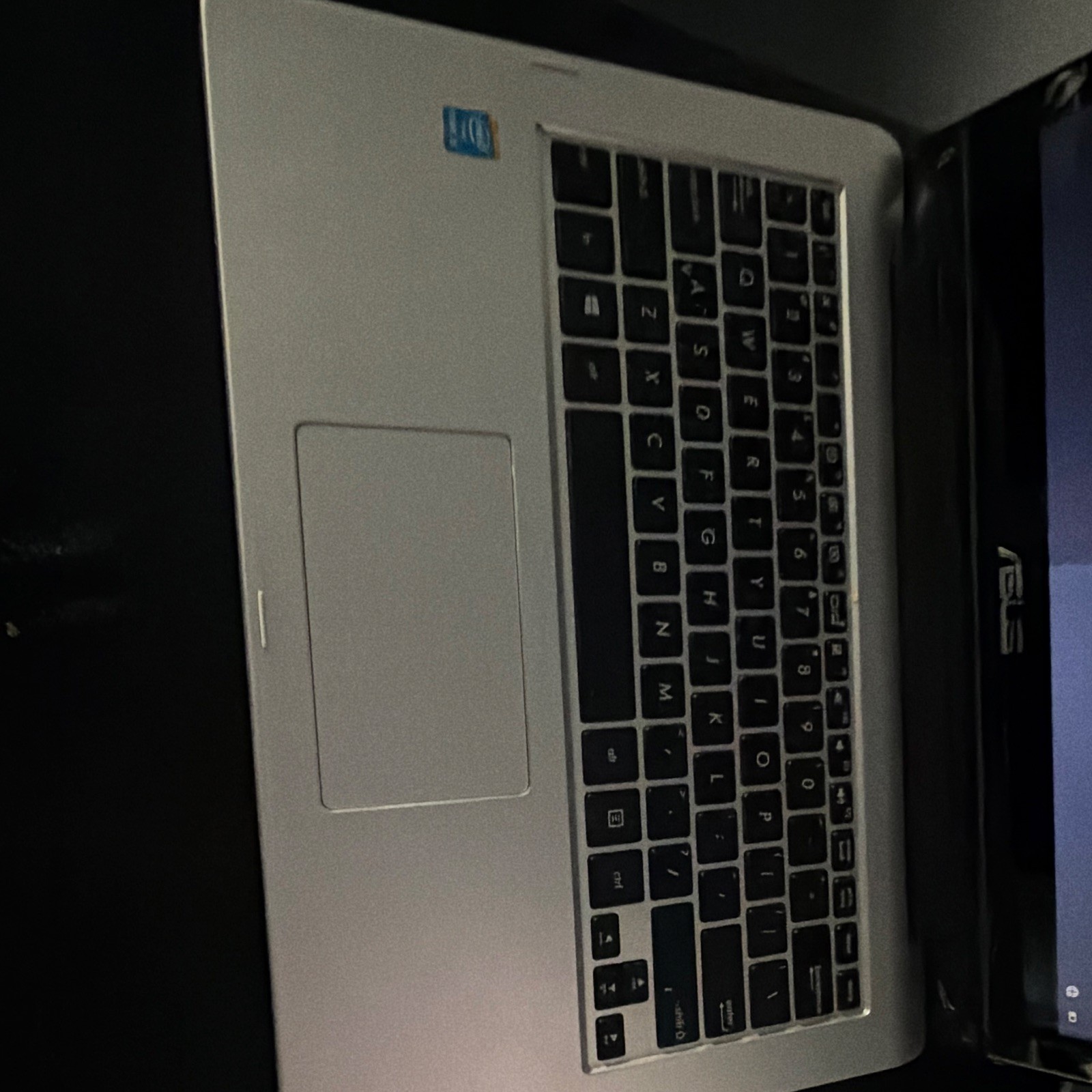 ASUS VivoBook 11.6″ Intel Core i3 4GB 500GB HDD Win10 Intel HD 4400 Gray