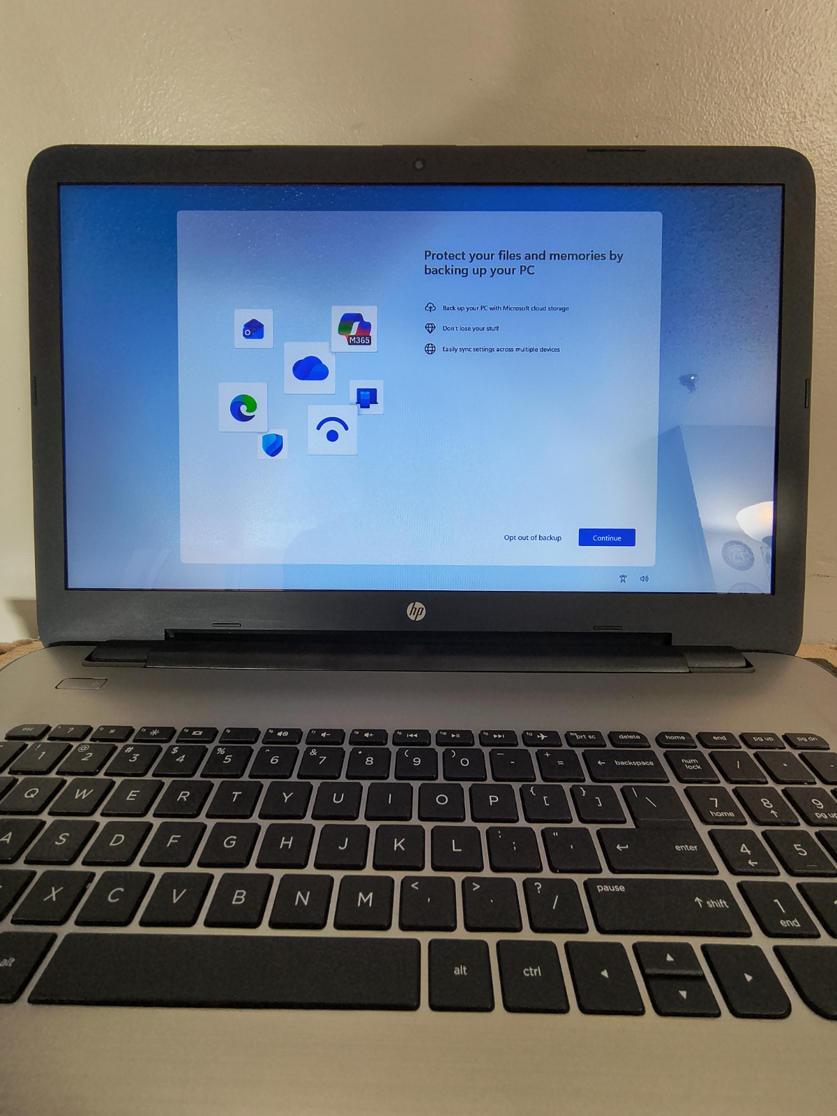 HP 17-x061nr Notebook Core i3-6100U@2.3 GHz 12GB 192GB SSD Win11Hm