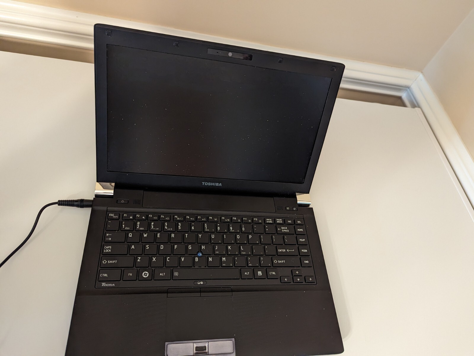 TOSHIBA TECRA R940v3320i5-3320 260GHz 4GB RAM 300HDD WEBCAM BIOS TESTED