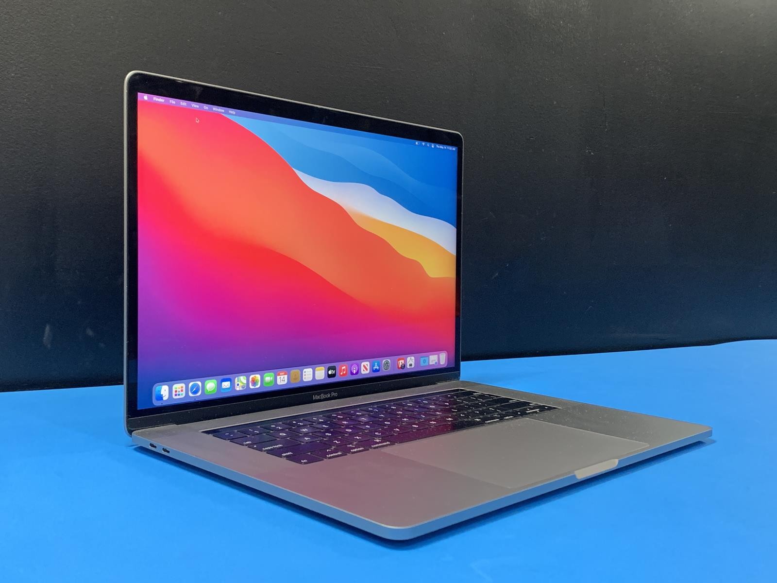 Apple MacBook Pro A1990 Core i7 9750H 2.60GHz 32GB 512GB SSD Big Sur MV902LL/A