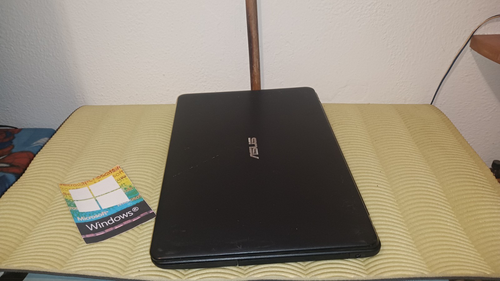 ASUS R752L i3-4030U 8gb 128GB SSD M2 17.3″ 1600×900 nvidia 820m 2gb windows 11