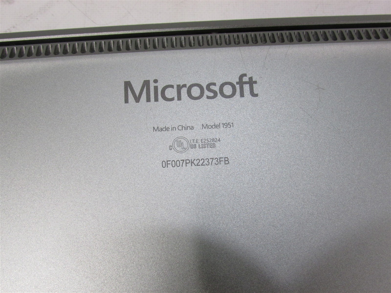Microsoft Surface Laptop 5 1951 i5-1235U 2.5GHz 8GB RAM 512GB 13.5″ Win 10 Home