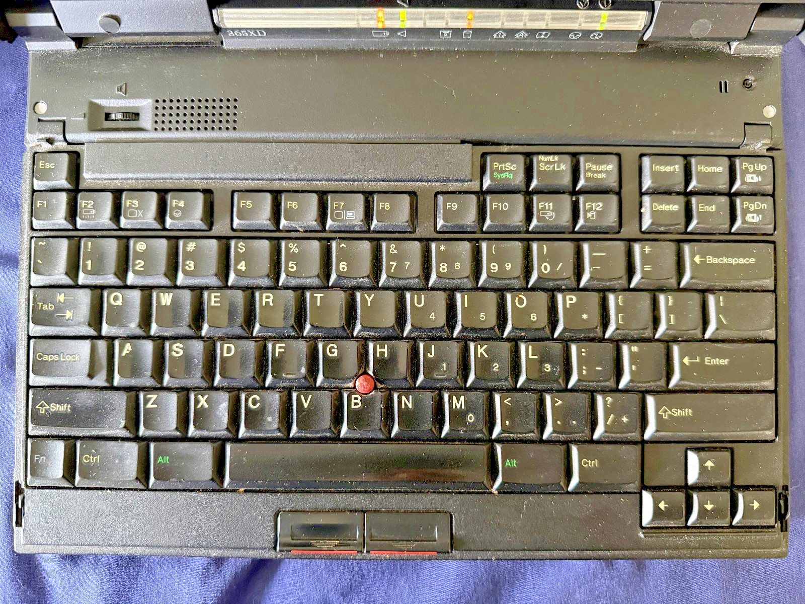 Vtg IBM Thinkpad Laptop Model 365XD w orig Charger & 3.5″ drive, needs HDD