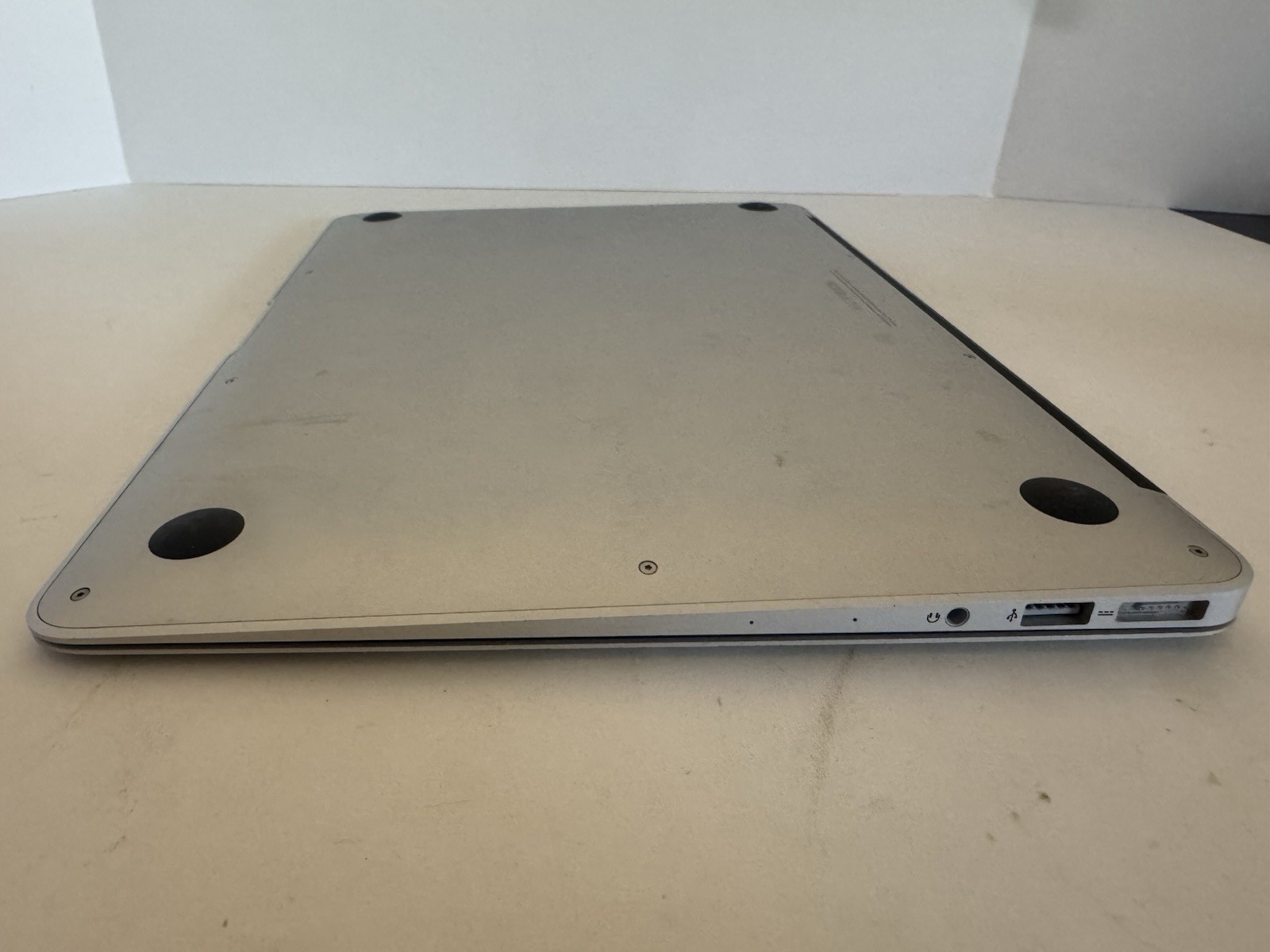 Apple MacBook Air 13″ Early-2015 Core i5-5250U 1.6GHz 8GB RAM 128GB SSD A1466…