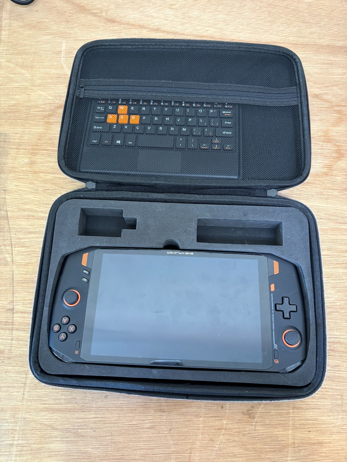 ONEXPLAYER I7-1195G7 16GB 1TB Handheld Gaming Laptop + Keyboard + Case + Charger