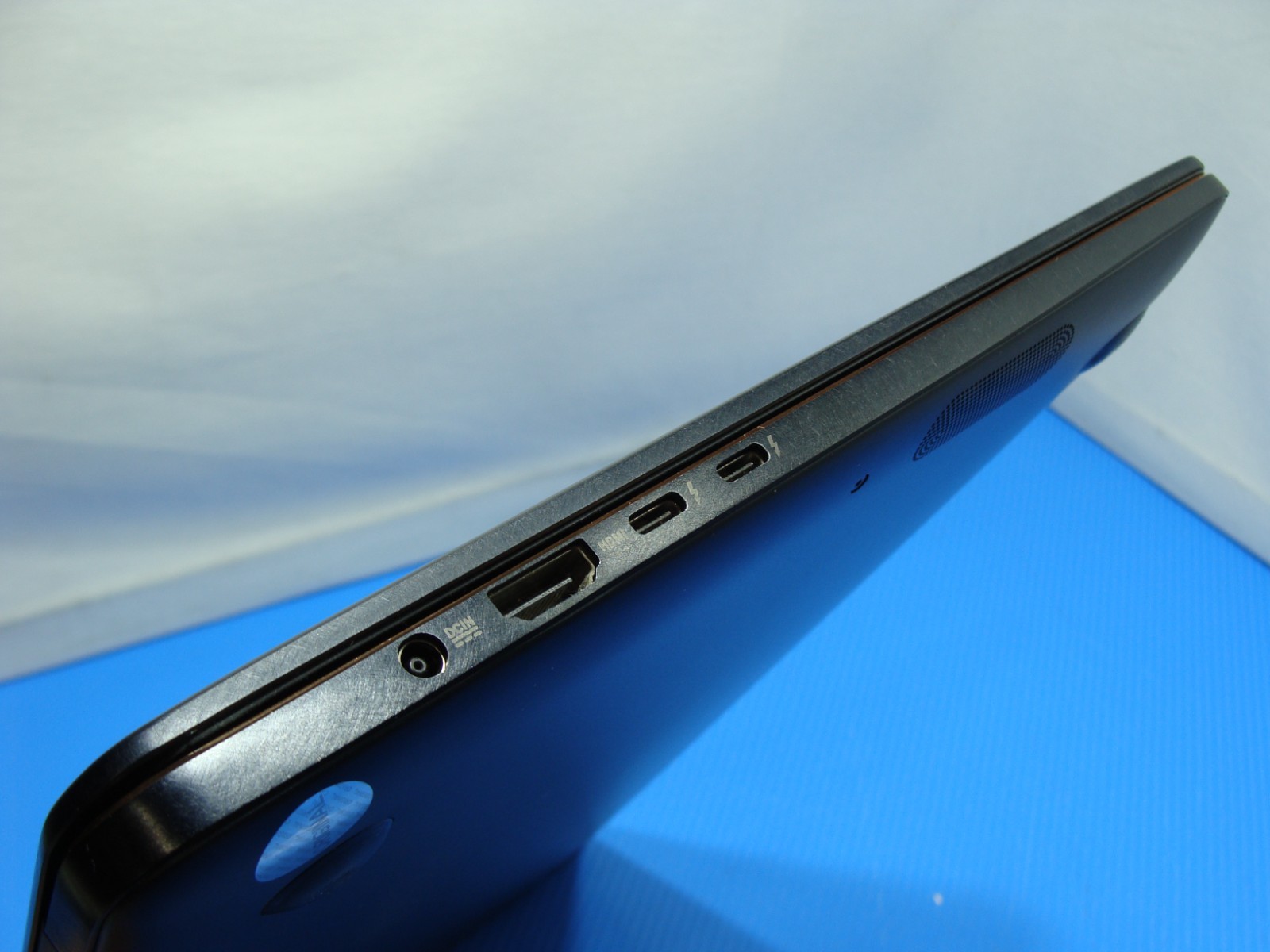 Asus ZenBook Pro 15 UX580GE UHD 4K Touch i9-8950HK 2.9GHz 16GB 512G GTX 1050 Ti
