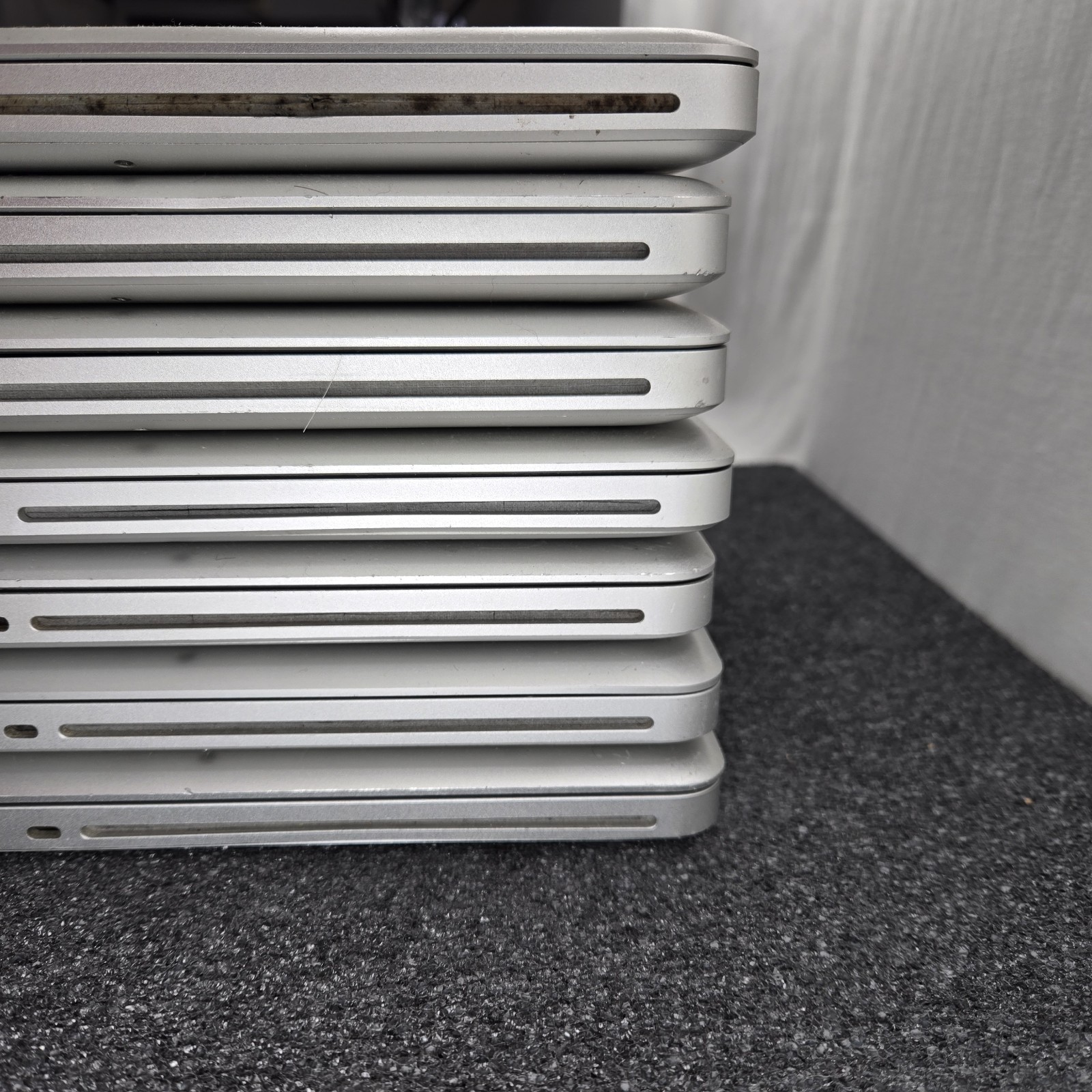 Lot of (7) Apple MacBook Pro A1278 intel i5 2.3 & 2.5 – Mixed Ram & HDD – PARTS