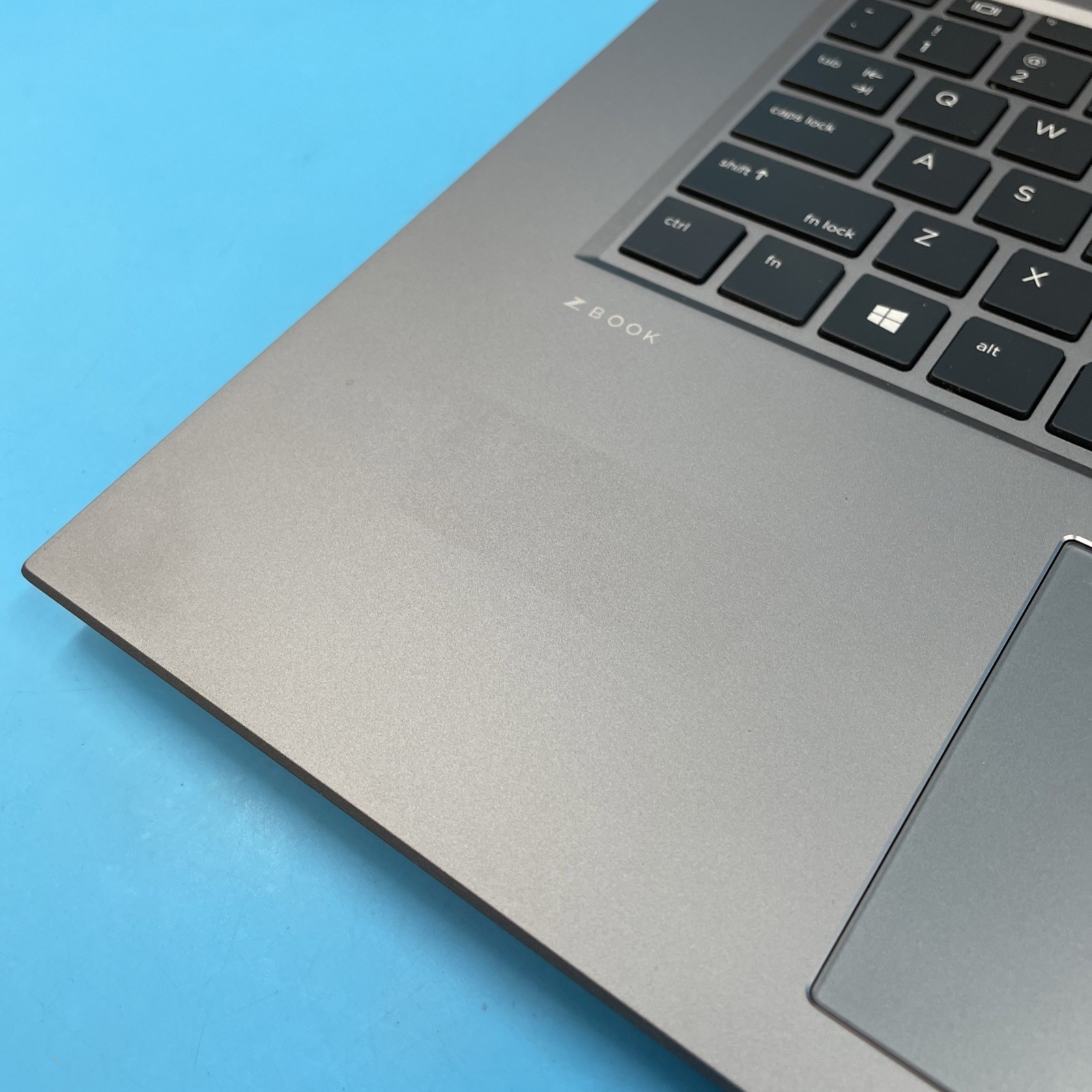 HP ZBook Studio G5 | i7-8850H | 8GB RAM | NO SSD | P1000 | NO OS | 69% BATT