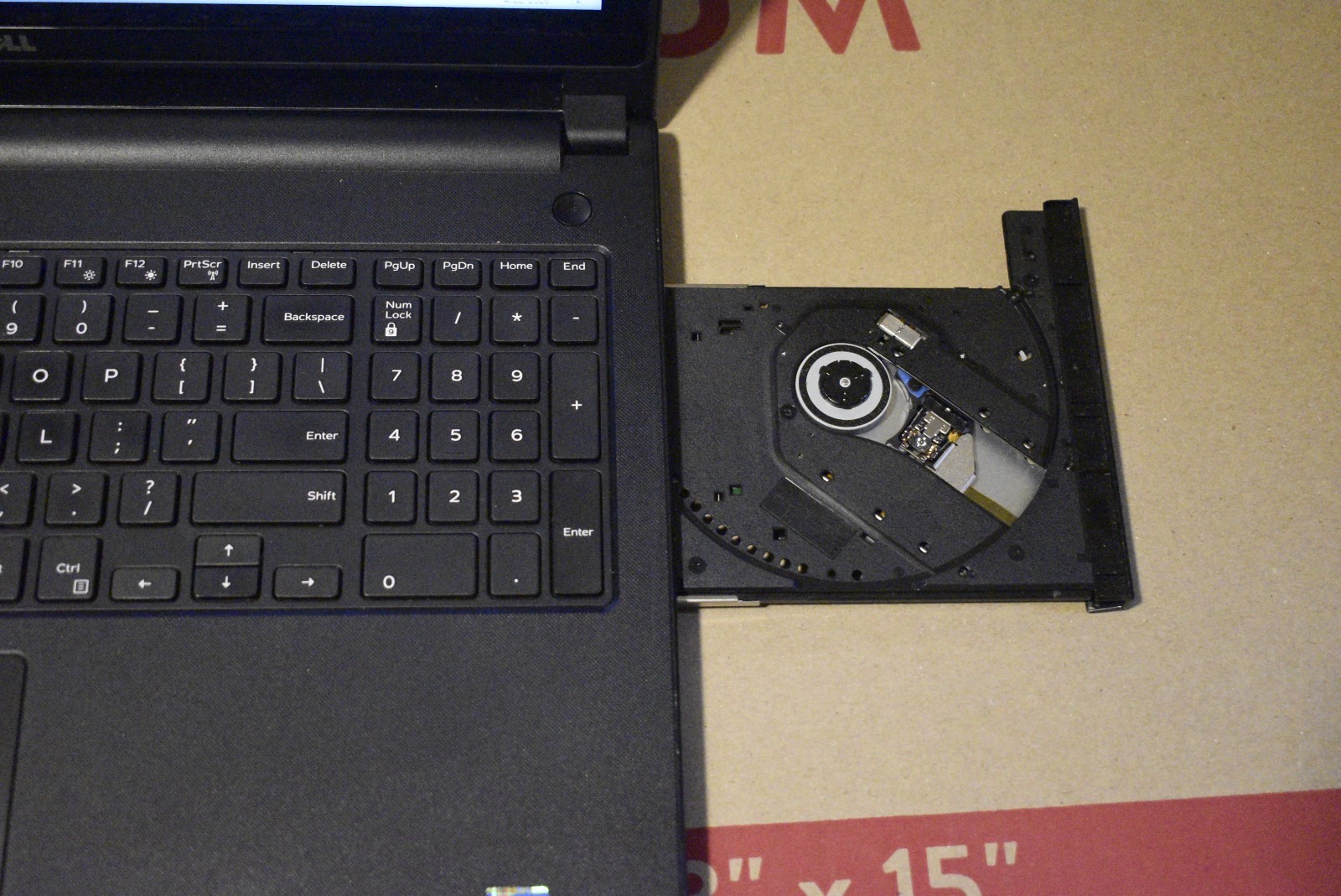 Dell P51F Laptop Intel i3-4030U @1.9Hz, 1 TB HDD, 8 GB RAM, WINDOWS 10, DVD