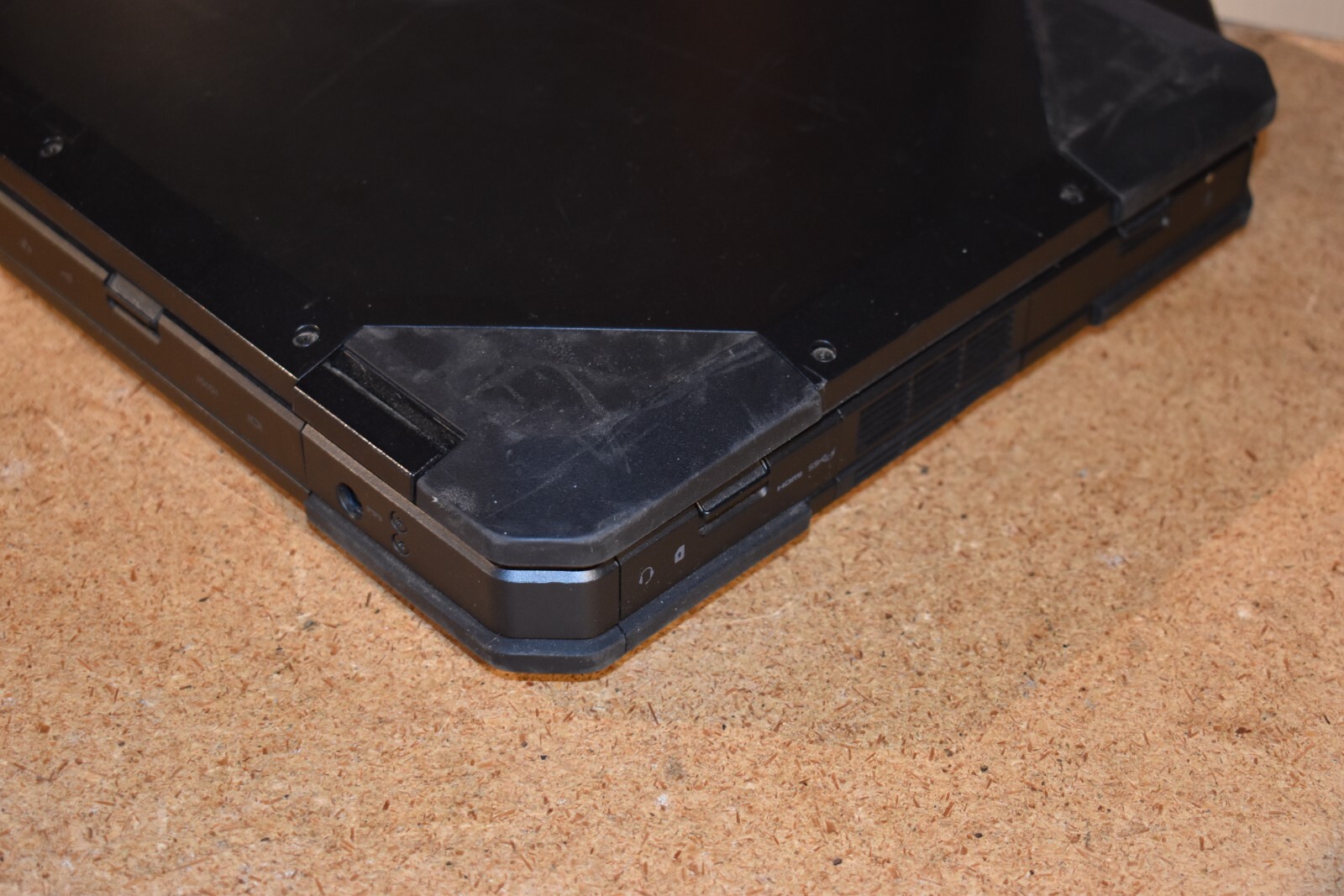 Dell Latitude Rugged Extreme 5414 i5-6300U 8GB RAM 300GB SSD Windows 10 Pro