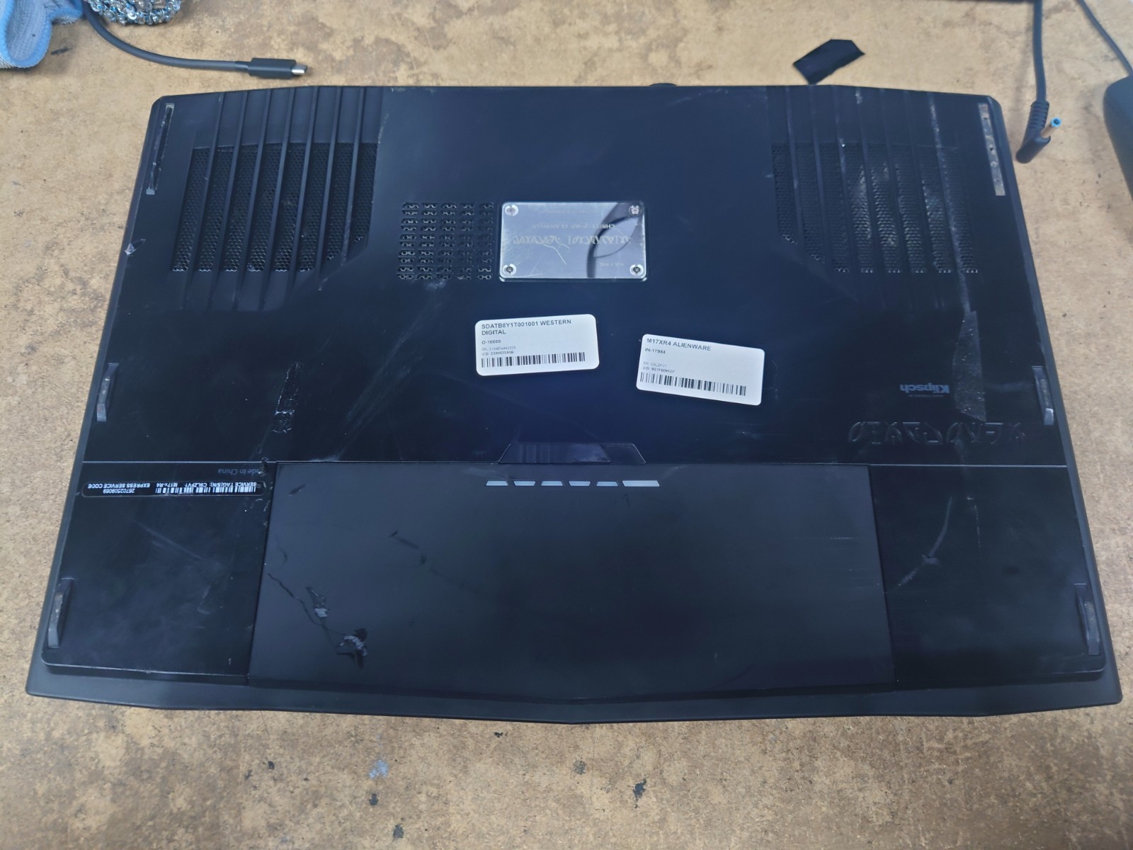 Alienware M17xR4 17.3″ FHD i7-3720QM 16GB RAM 1TB SSD GTX 765M No OS