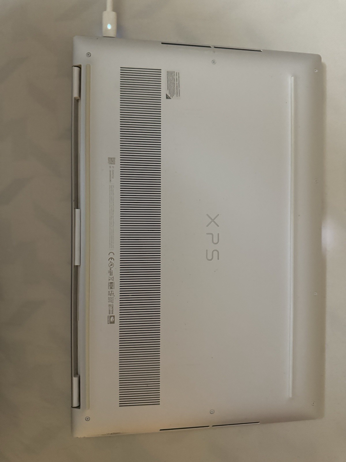 Dell XPS 15 9520 – Core i7 12700- GeForce RTX 3050ti- 1Tb SSD