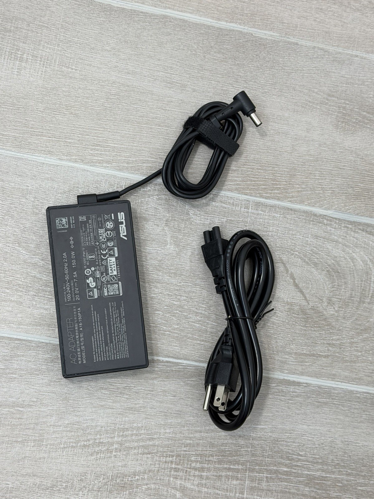 Rog Zephyrus G16 GU603 16″ Core i7-13620H GeForce RTX 4060 16GB RAM 512GB NVMe