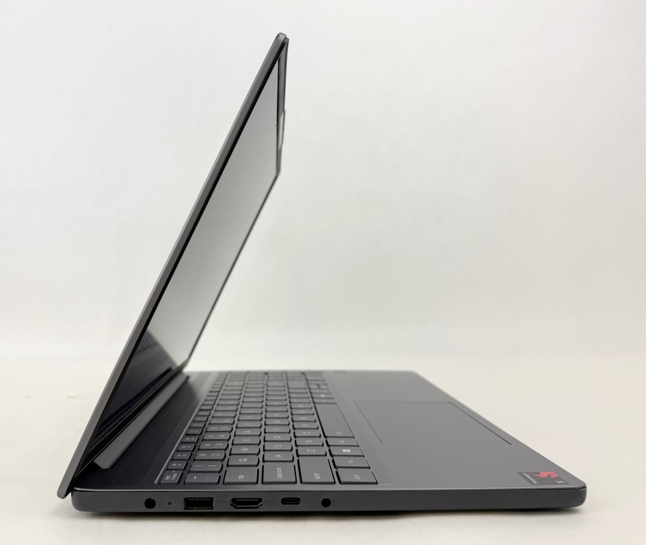 Lenovo IdeaPad Slim 3 15Q8X10 15.3″ WUXGA Touch Snapdragon X 16GB 1TB W11H Dents