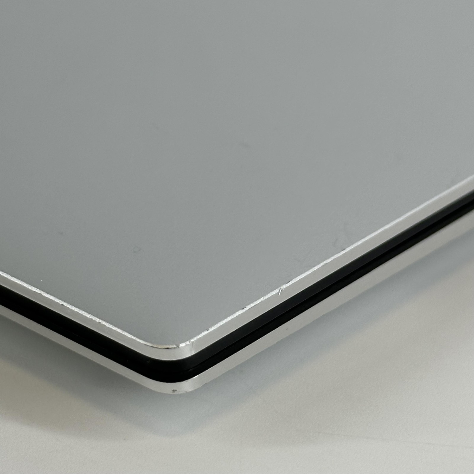 Dell XPS 15 9520 Silver FHD+ 2.3 GHz i7-12700H 32GB 1TB SSD RTX 3050 Good