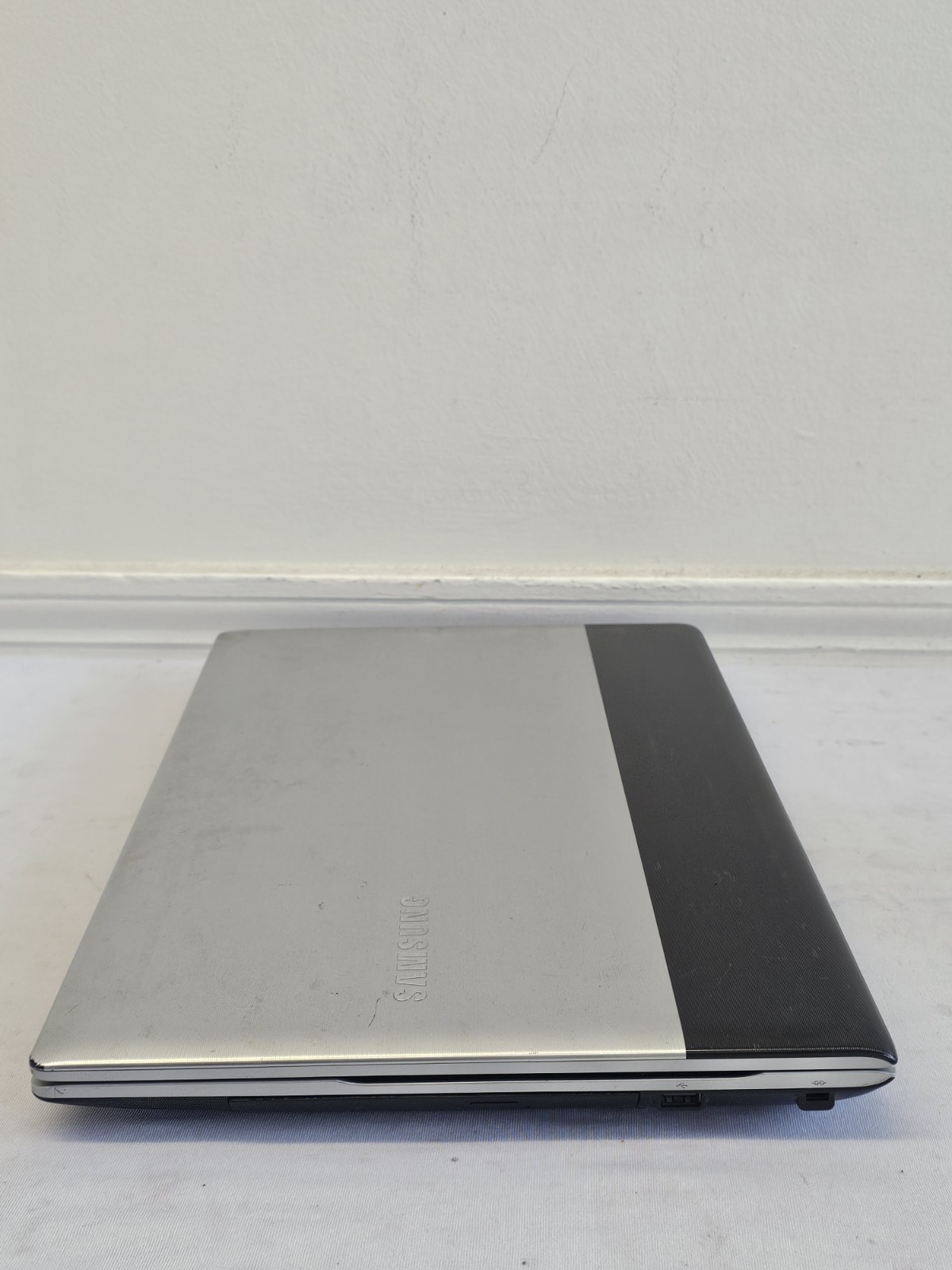 Samsung RV711 Laptop – i3-M380 – 4GB RAM – 500GB HDD – NO BATT Parts/Repair READ