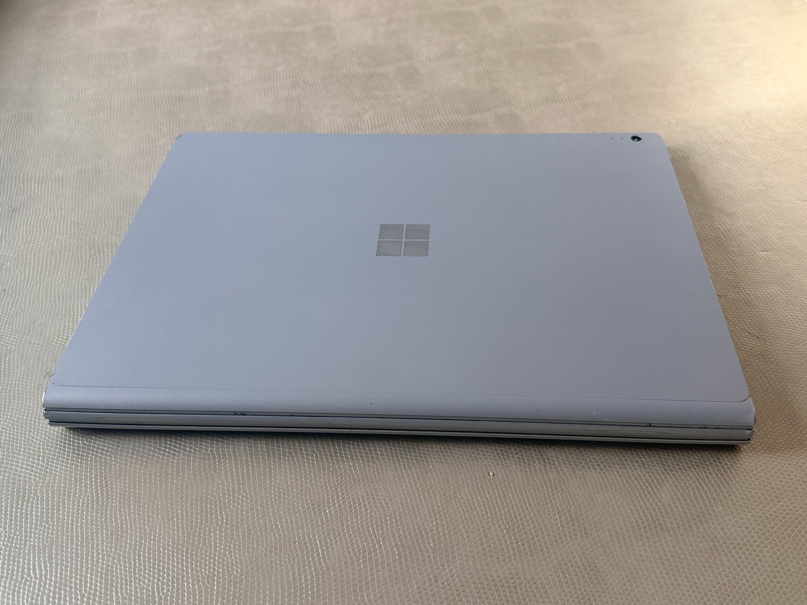 Microsoft Surface Book 2 13.5″ Laptop Core i5-7300U CPU w/ Retail Box & Charger