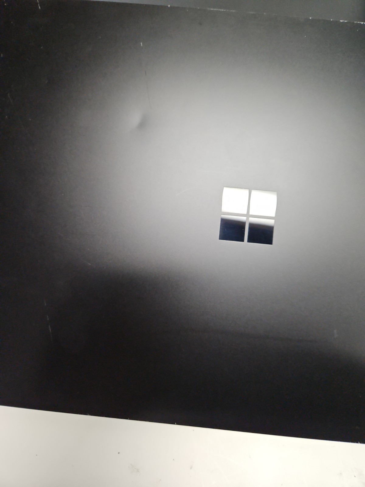 Lot of (16) Microsoft A1951 / A1868 Surface Laptops for Parts – Non Working