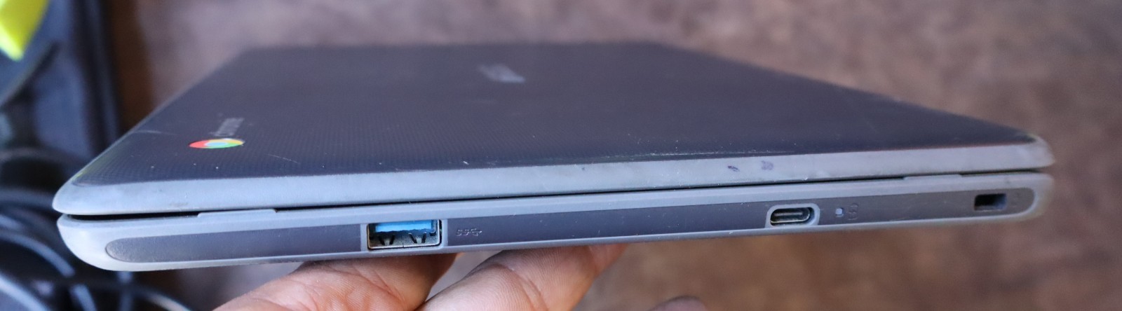 ASUS Chromebook C204m 11.6″ – 32GB SSD – 4GB RAM Case Headphones Mouse BUNDLE